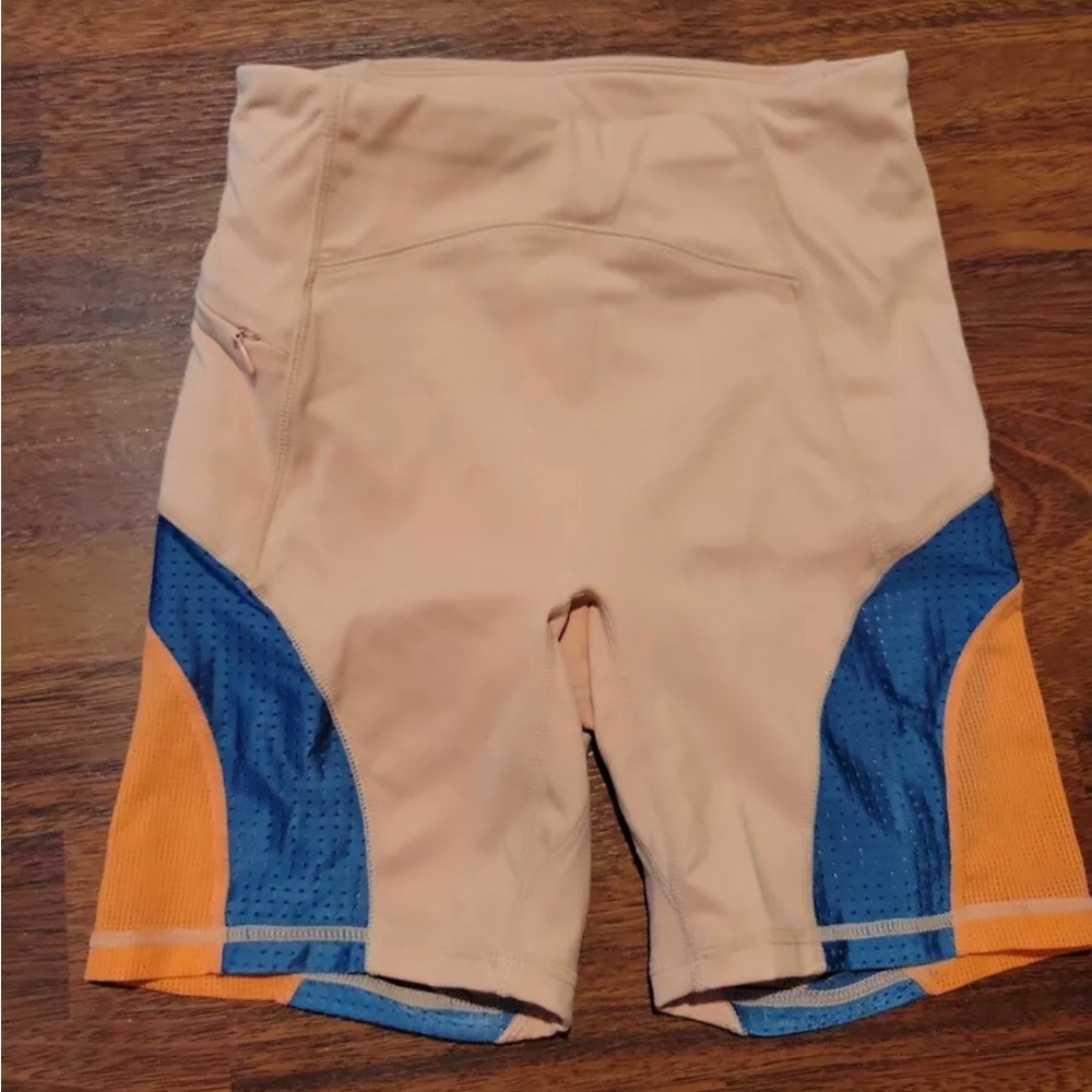 Fabletics Women's 6" Shorts Motion 365 NWOT XS Bikers